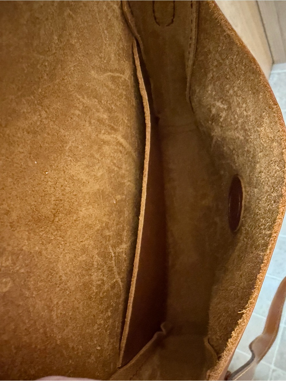 Portland Leather crossbody - Picture 2 of 7